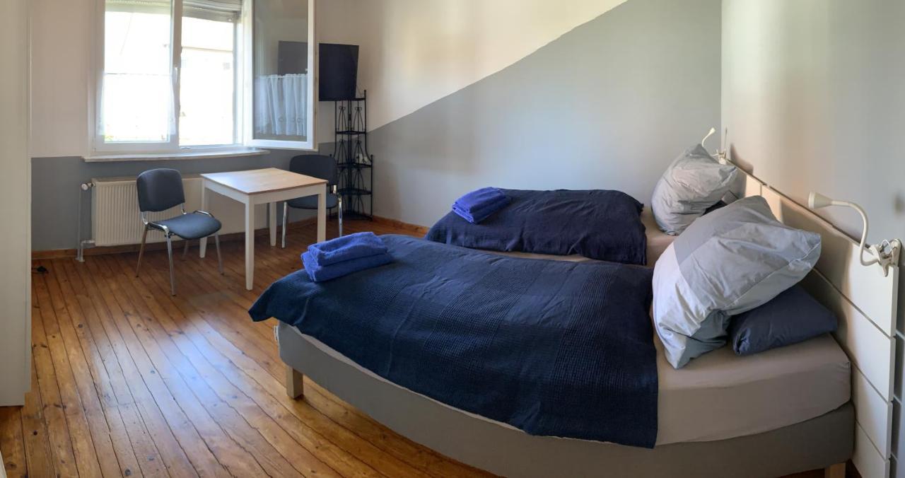 Monteurs Zimmer Noack Borssum Bagian luar foto